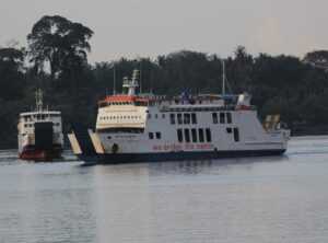 tenggelamnya kapal van der wijck full movie with malay subtitle